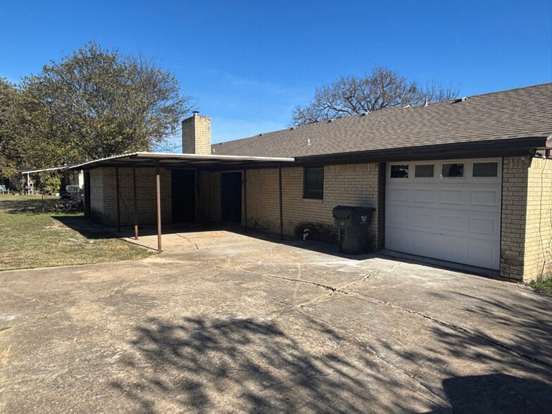 Building Photo - 1931 Post Oak Dr