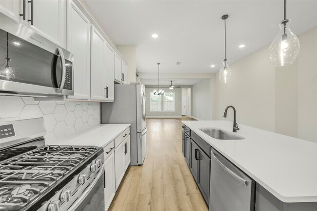 Building Photo - 14918 Mossycup Spur Wy