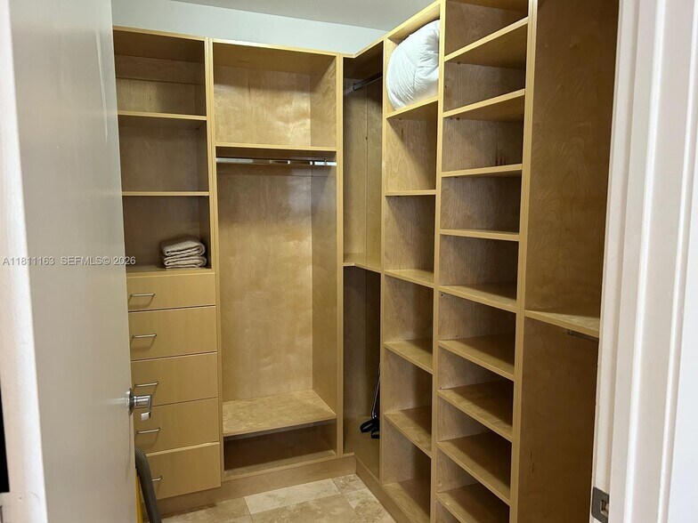 Building Photo - 1050 Brickell Ave