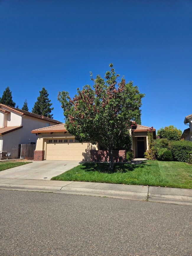 Building Photo - Broadstone - 3bdrm, 2 bath - Close to Shopping, Park & Schools!