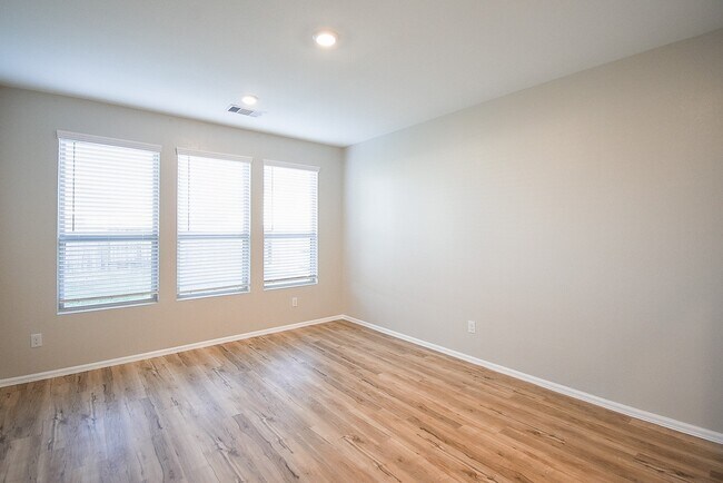 Building Photo - 3716 Vail Spgs Dr