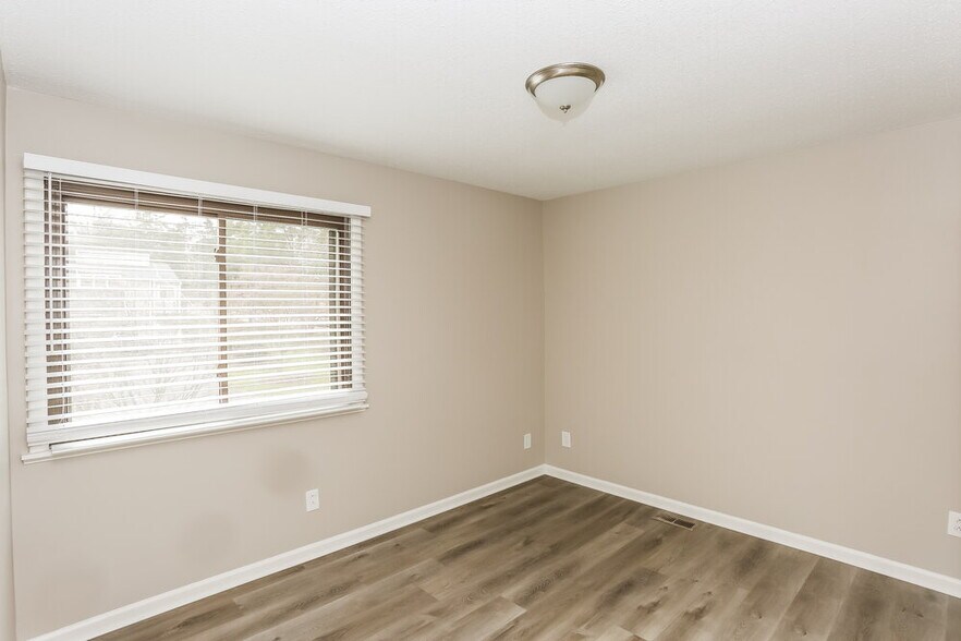 Building Photo - 3125 Windbluff Dr