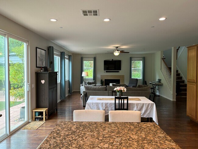 Building Photo - Beautiful 5BD/3BA Home In Oceanside