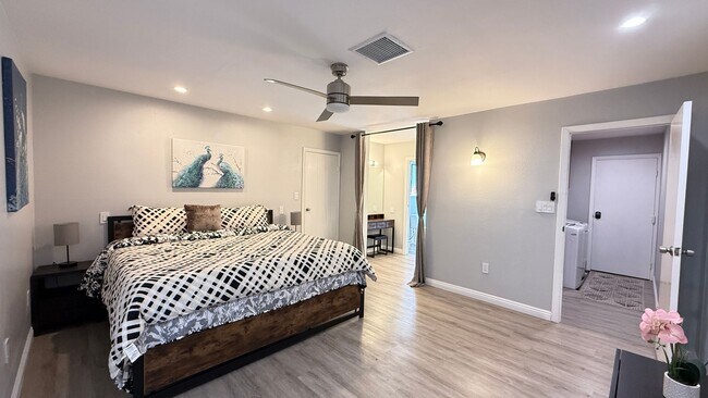 Building Photo - Furnished Ranch-Style Home with Casita – O...