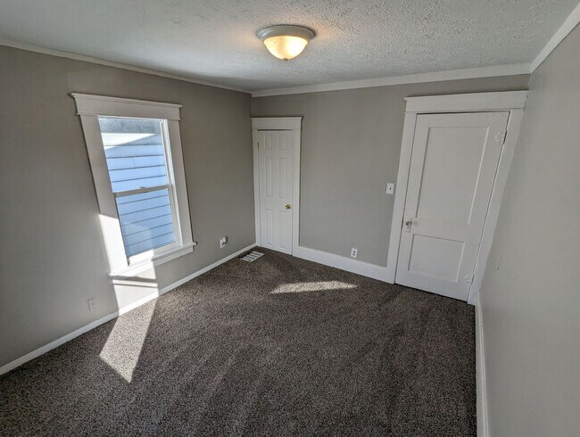 Building Photo - $599 Security Deposit Special