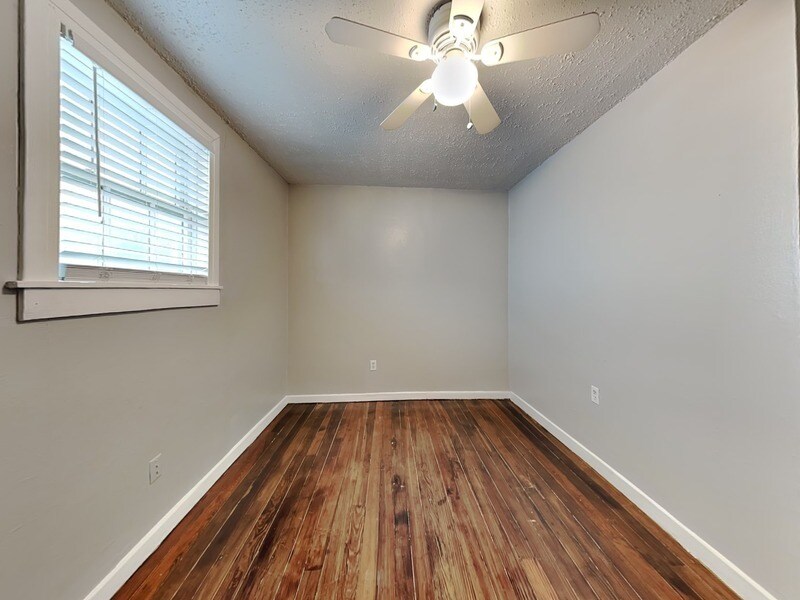 Building Photo - 2015 McMillan Ave