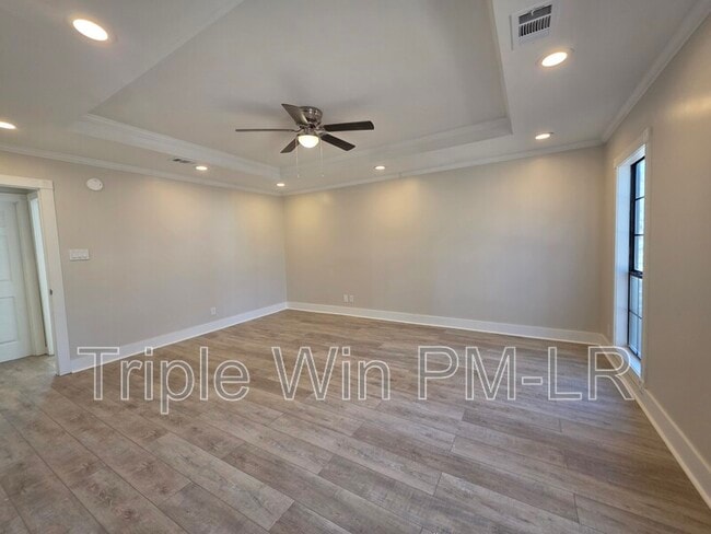 Building Photo - 202 Rosemary Ln