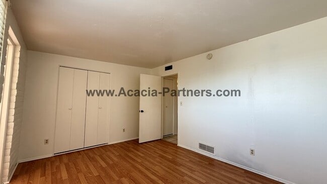 Building Photo - Eastside 3 Bedroom 2 Bath