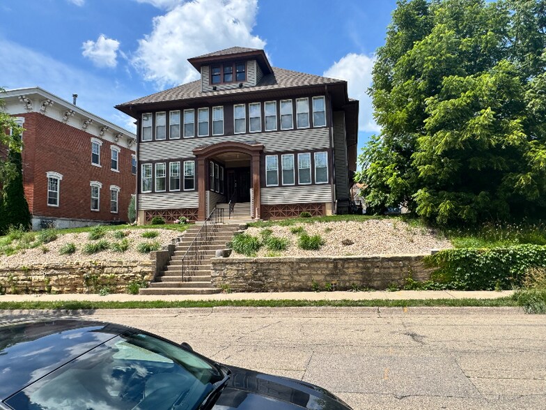 Primary Photo - 861 Alpine St