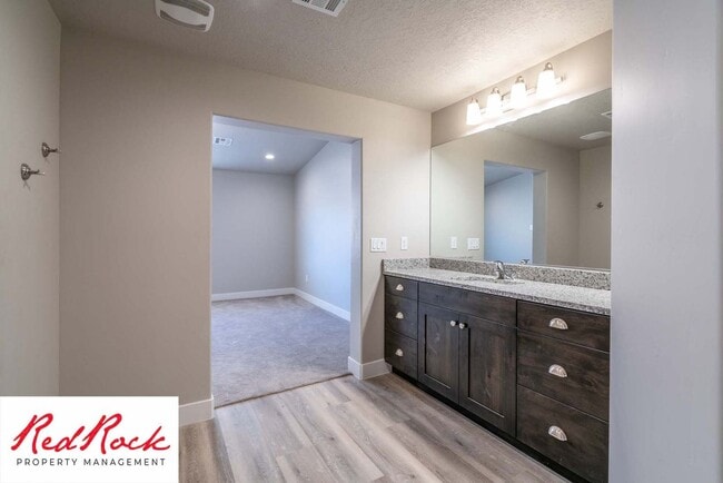 Building Photo - 3 Bedroom Hurricane Townhome With Scenic Views