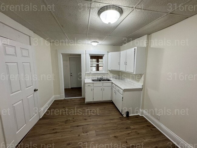 Building Photo - $800 - 2 bedroom/ 1 bathroom - Multi Family Home