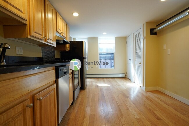 Building Photo - 232 Cambridge St