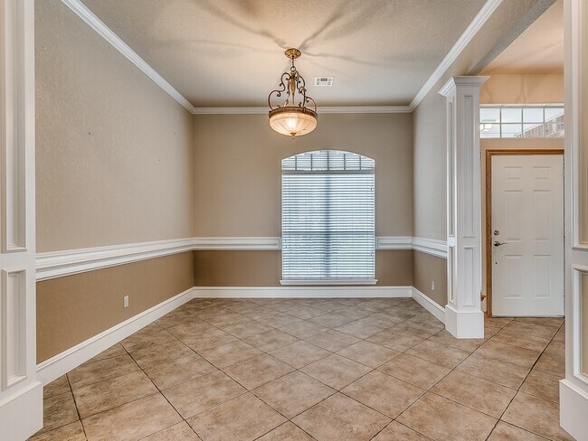 Building Photo - Stunning Open-Concept Home with Luxury Primary Suite & Outdoor Living