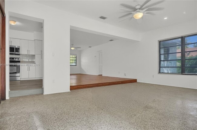 Building Photo - 132 NW 40th St