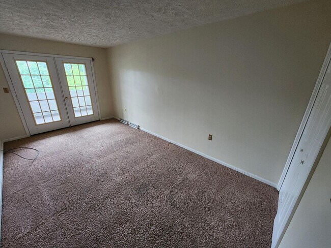 Building Photo - 102 Nottingham Dr