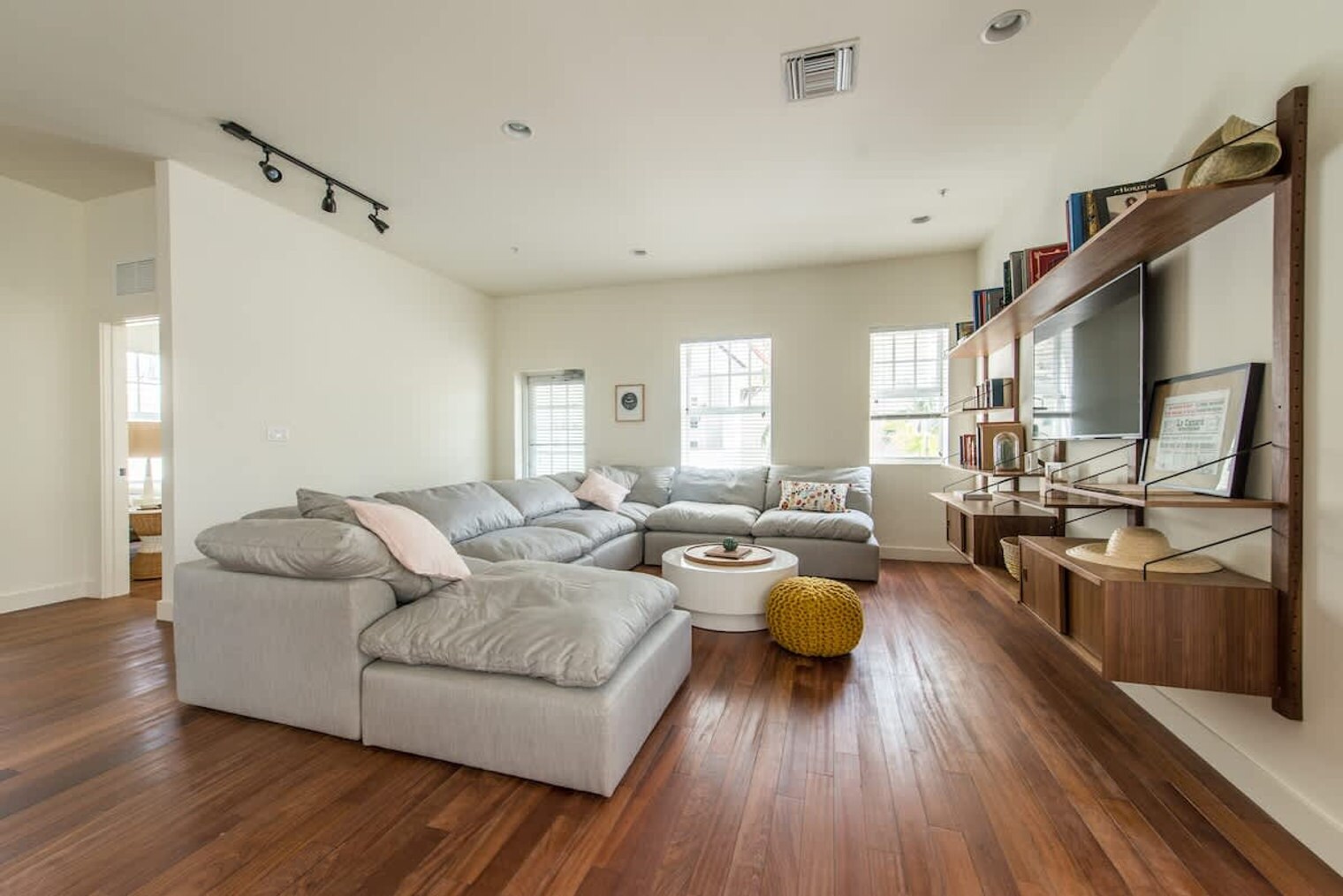 Building Photo - 701 4th St