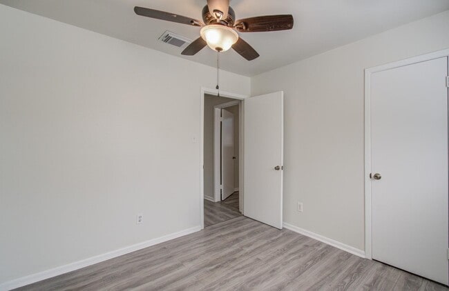 Building Photo - 15611 La Casa Ln