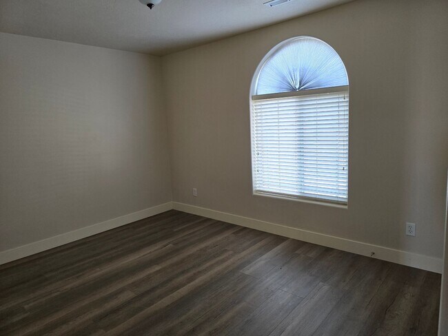 Building Photo - Southern View Subdivision Townhome