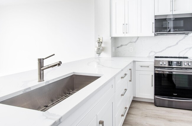 Building Photo - 1551 N Flagler Dr