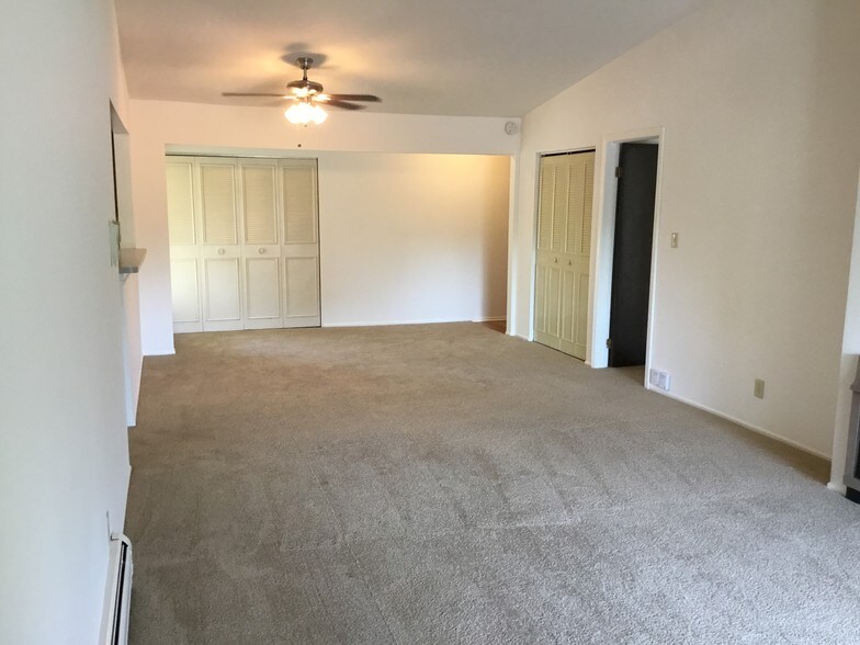 Pepper Valley Apartments 21272225 Pepper Valley Dr Geneva IL 60134