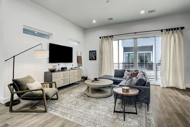 Building Photo - 808 Fisher St