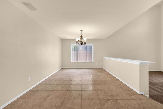 Building Photo - 1412 E Powell Way