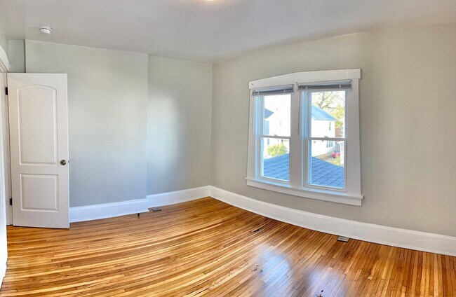 Building Photo - 918 Carpenter St