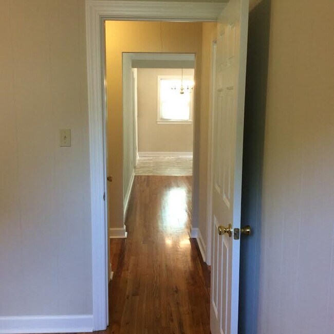 Building Photo - 808 Peyton St