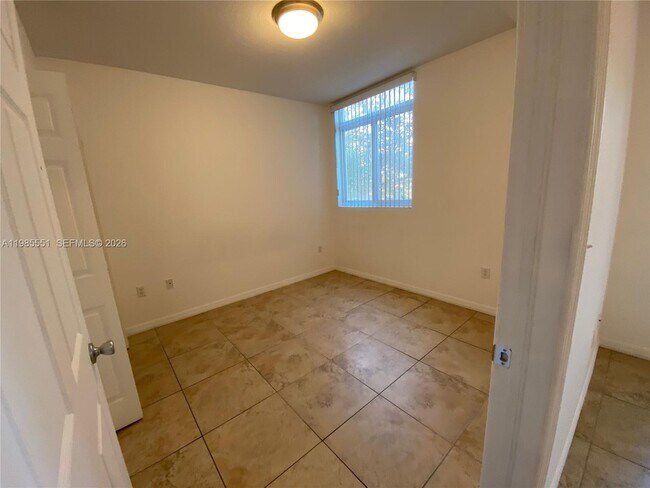 Building Photo - 435 SW 12th Ave