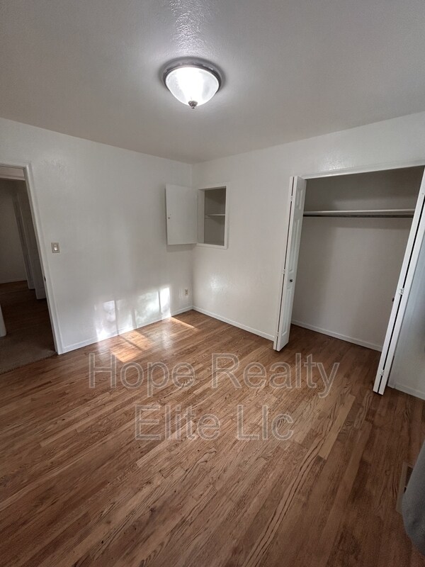 Building Photo - 1106 Querida Dr