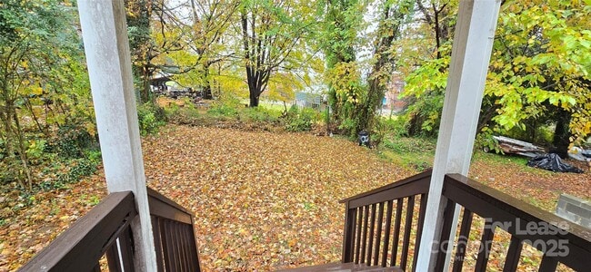 Building Photo - 206 Willow St SW