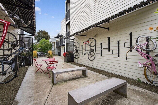 Building Photo - 5635 NE Glisan St