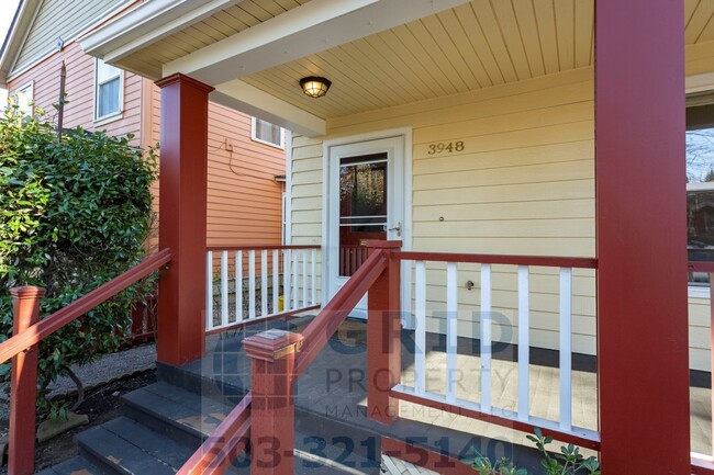 Building Photo - Charming 3 Bedroom Craftsman - Located nea...