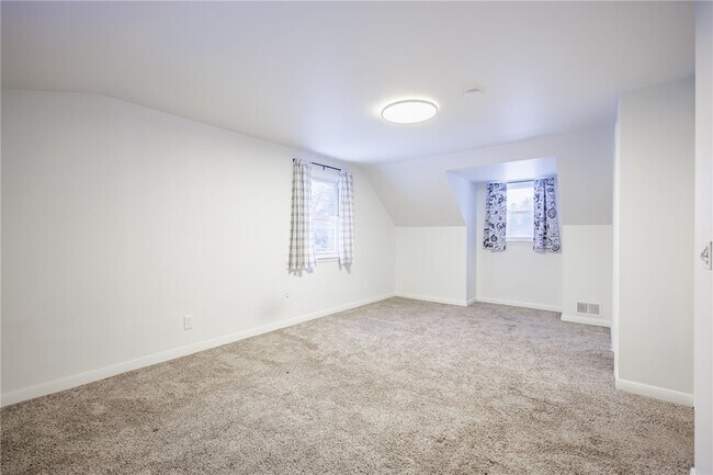 Building Photo - 105 Chestnut Dr