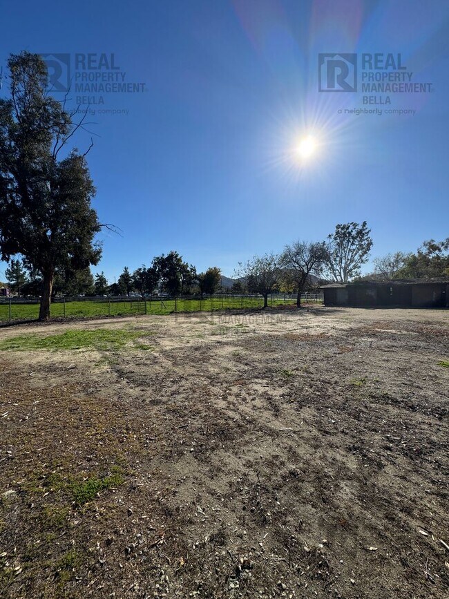 Building Photo - 7BR Single-Story Retreat on 2.7+ Acres – Spacious, Sun-Filled Living in Prime Temecula