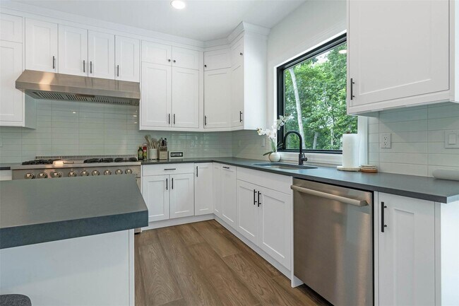 Building Photo - 1745 Stars Rd