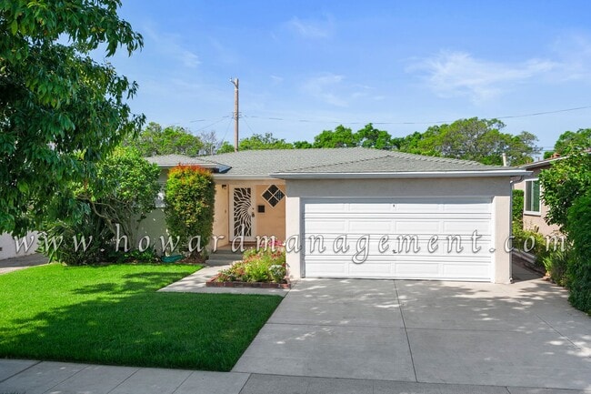 Primary Photo - Cozy, Well Kept 3 Bedroom Home, Laundry & ...