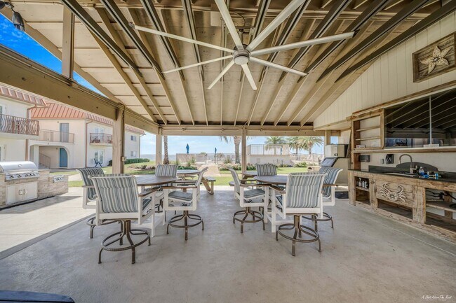 Building Photo - 2100 W Beach Dr