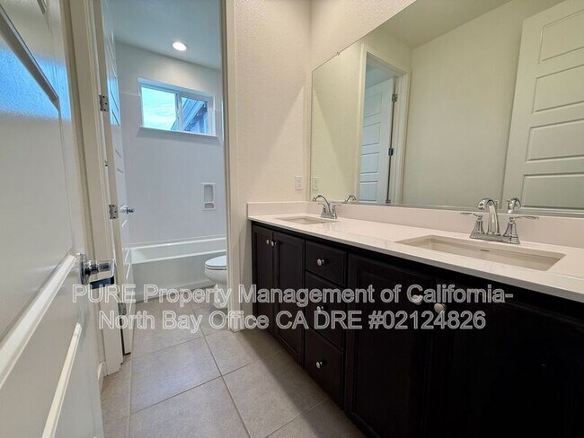 Building Photo - 1823 Pico St