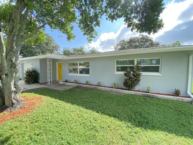 Primary Photo - 201 S Fernwood Ave