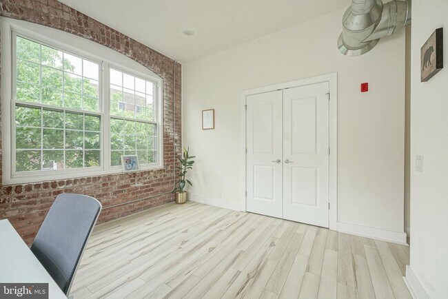 Building Photo - 1508 N Mascher St