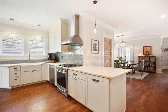 Building Photo - 939 Euclid Ave NE