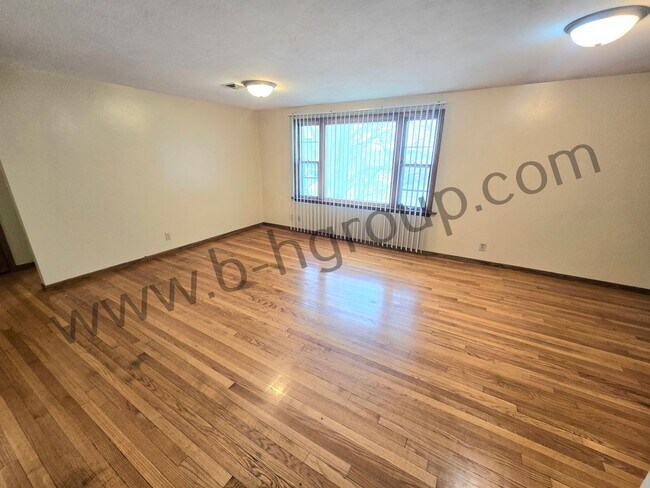 Building Photo - 8059 27th Ave
