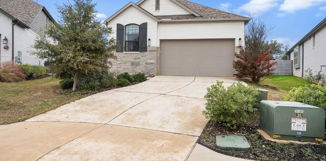 Building Photo - lovely turnkey 3bd fenced in yard