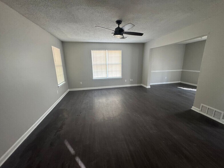 Building Photo - 10101 Stephenson Ln