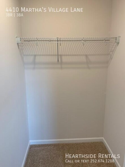 Building Photo - 4410 Marthas Vlg Ln