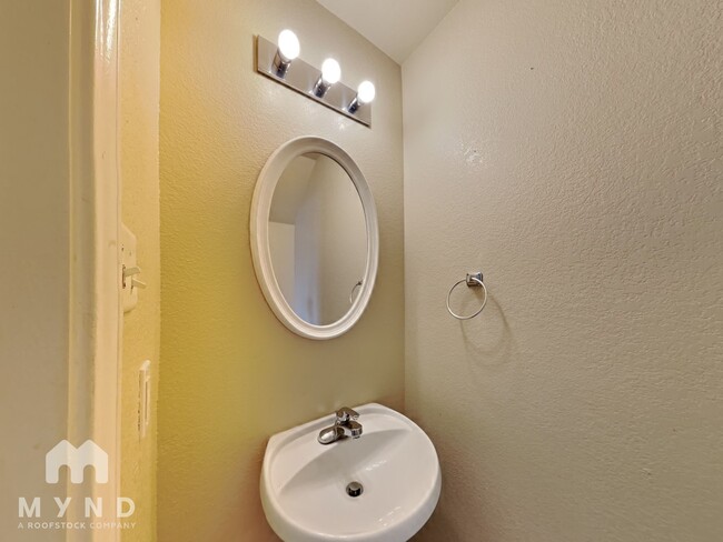 Building Photo - 2707 Cedar Sound