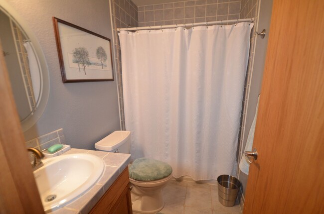 Building Photo - Deed Restricted! 3 bedroom in Monarch Town...