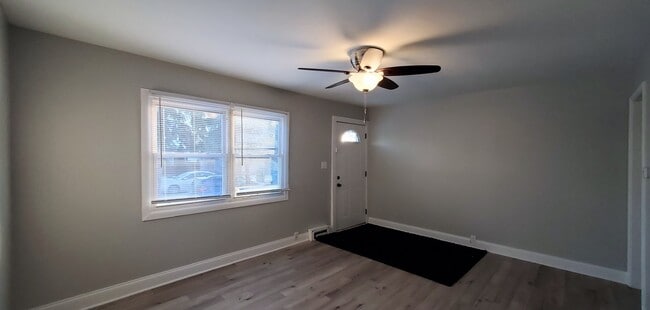 Building Photo - 923 Jasper St