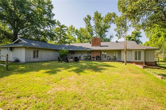 Building Photo - 107 NW Winfield Ln